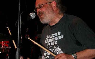 Die Bluesharp klagt im Innenhof