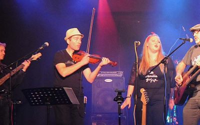 Acoubastics – Poprock von oben herab