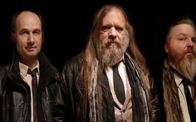 Bluesrock-Trio gibt dem Kolben Feuer